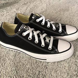 NWOT Black Converse